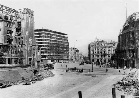 Welcome to the official potsdamer platz instagram: The end of WWII: Berlin's landmarks pictured in 1945 and 2020