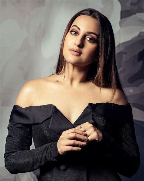Like It 👍 Or Love It 😘 Sonakshi Sinha Looks Super Gorgeous Hollywood