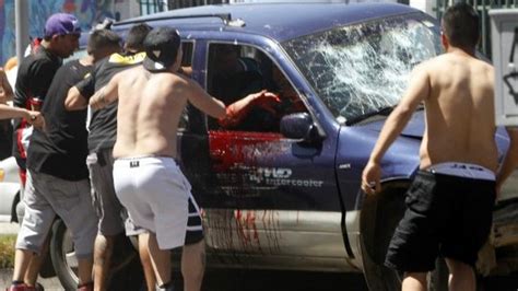 Santiago wanderers goleó a colo colo en un válido por la fecha 28 del torneo nacional 2020. RIOTS: Santiago Wanderers - Colo Colo 06.12.2015