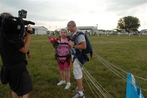90 year old woman finishes bucket list with skydiving kctv5 news