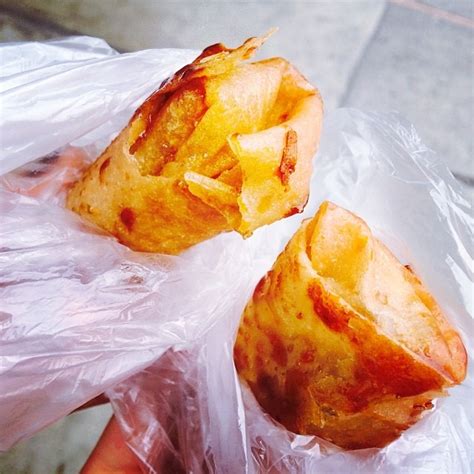 Learn to cook with the best authentic filipino recipes. Filipino Snack: Turon