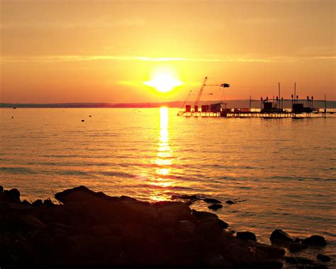 Neben budapest ist balaton das beliebteste touristische ziel in ungarn. Plattensee in Ungarn Foto & Bild | sonnenuntergänge ...