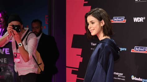 Extraheißes foto aus altem shooting aufgetaucht. Lena Meyer-Landrut: Nach Durchsichtig-Foto folgt „Oben ...