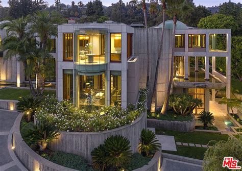 Celebrate and remember the lives we have lost in huntington beach, california. 27,000 Square Foot Modern Mega Mansion In Beverly Hills ...