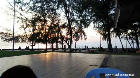 Berikut adalah tempat makan angin dan bersantai di kalangan rakyat malaysia: Jalan-jalan di Pantai Morib - Catatan Travel Sabrina