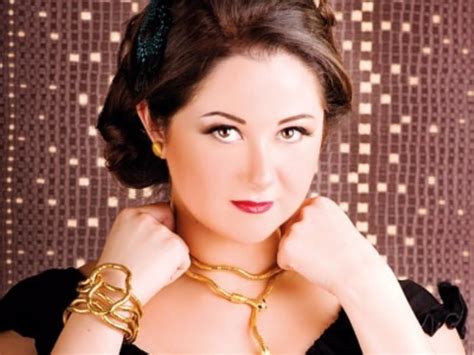 شاهد حفل زفاف الفنانة مي نور الشريف لن تصدق عريسها فنان مشهور بطل مسلسل كلبش!!! مى نور الشريف: أتمنى أن يجمعنى عمل بوالدتى بوسى - عين