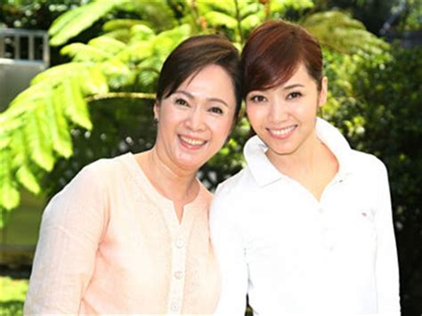 The site owner hides the web page description. 視頻:上鏡拍廣告 侯佩岑母女如同一個模子刻出來--人民寬頻--人民網