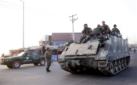 L'organizzazione non governativa halo trust conta 2.600 impiegati in afghanistan, come si legge. Kabul, attacco dei talebani a compound di stranieri ...