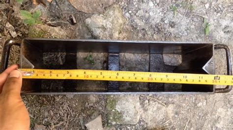 Cetakan batako untuk 2 lubang maupun 3 lubang, ukuran 21 cm x 10,5 cm x 6 cm atau 8 cm. Ukuran Cetakan Batako - YouTube
