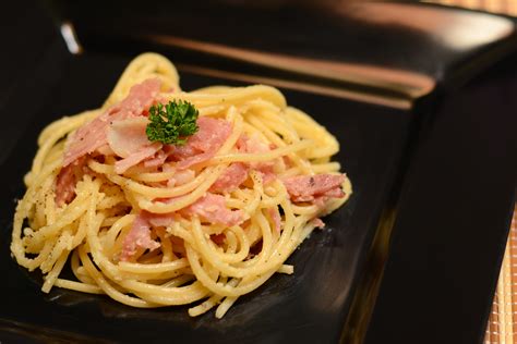Find out how to get the best flavour and texture, and which sauces to serve it with. How to Cook Spaghetti Carbonara with Bacon: 11 Steps