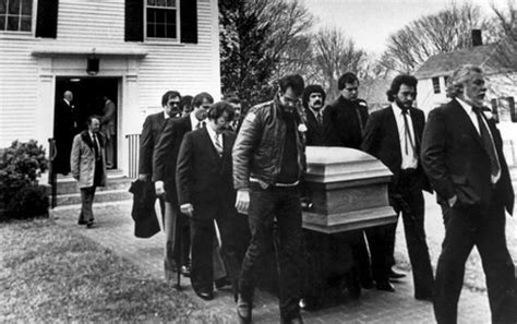 Последние твиты от john cazale (@johncazale). Funeral- John Belushi (1 of 3) | Funerals - famous people | Pinterest | Funeral, Pictures and Search