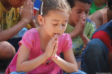 08 17 Kids Praying Virginia Mennonite Missions