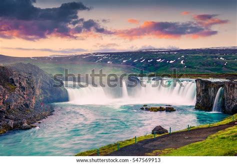 Summer Morning Scene On Godafoss Waterfall写真素材547569913 Shutterstock