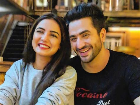 Aly Goni Goes Out On A Lunch Date With Rumored Girlfriend Jasmin Bhasin Receives Ts From Her