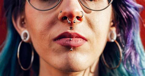 Vertical Labret Piercing How It Works If It Hurts And Aftercare