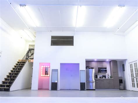 Modern Production Studio Creative Pop Art Space Rent This Location