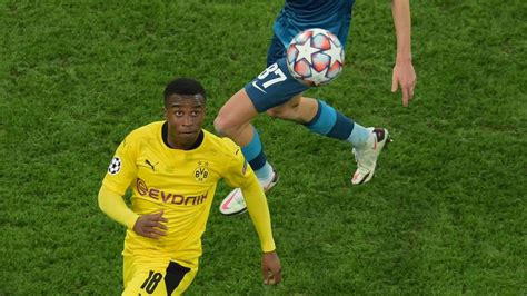 Moukoko has been doing this at a much younger age. BVB-Talent Moukoko schreibt Champions-League-Geschichte ...