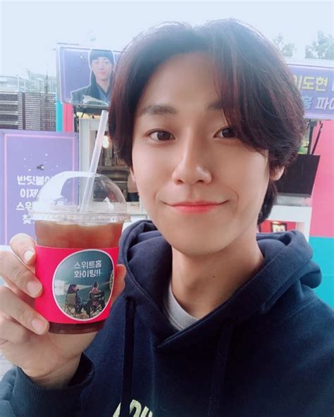 Lee do hyun (born lim dong hyun) is a south korean actor under yuehua entertainment who made his debut as an actor in 2017. Pin on Lee Do Hyun