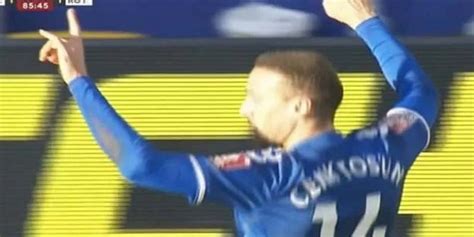 Maybe you would like to learn more about one of these? Cenk Tosun'un 'bozkurt' sevincine soruşturma açıldı