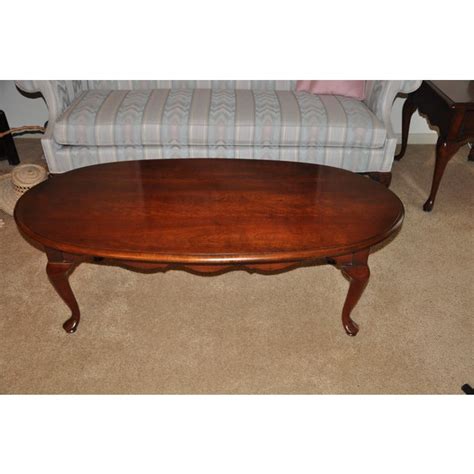 While queen anne style is an undeniably prim and proper, a second look reveals it's actually all about showing a little leg. Thomasville Queen Anne Style Coffee Table | Chairish