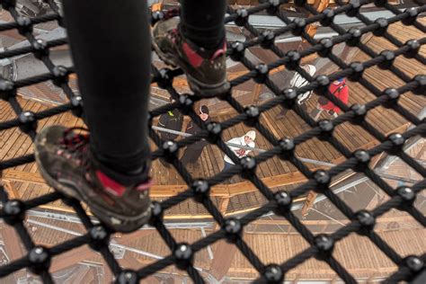 Otrzymaj 15.000 s stockowego materiału wideo sky walking ways in heart z 25 kl./s. Ścieżka w chmurach - Dolni Morava