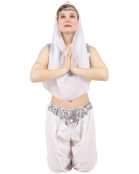 This is a great costume for kids or adults, men or women. A simple genie costume can be put together in a few minutes. | Genie costume, Easy costumes, Diy ...