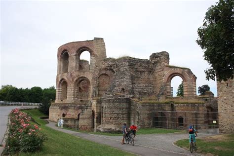 Some trier history trier's original latin name, augusta treverorum, reflects its founding in 16 b.c.e. Amfitheater Trier - Trier Duitsland