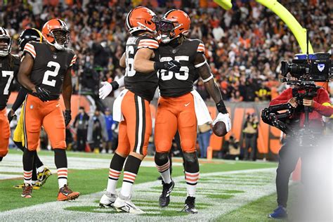 Browns Beat Steelers Tnf Cleveland In First Place In Afc North After