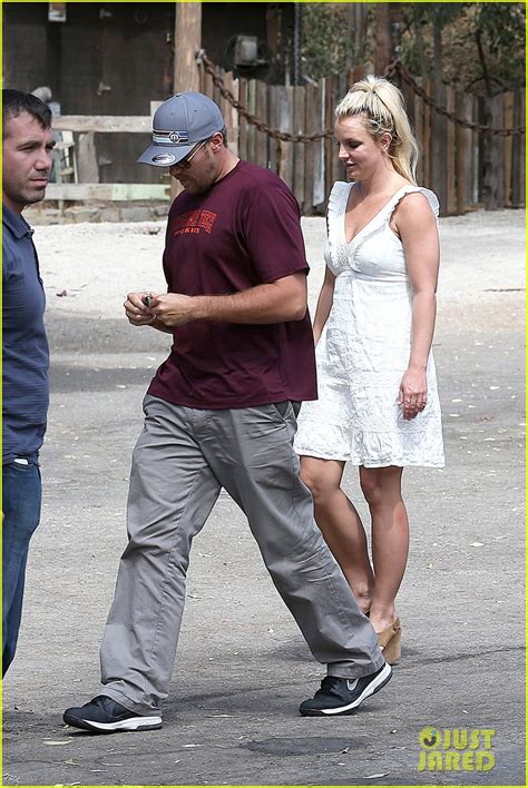 Britney Spears Lunches With David Lucado And Mom Lynne Photo 2941410