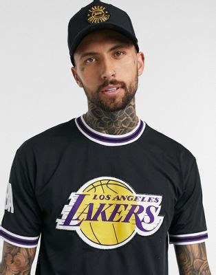 Visit espn to view the los angeles lakers team roster for the current season. New Era - NBA LA Lakers - Schwarzes T-Shirt mit ...