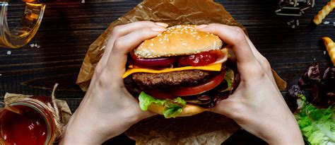 7 Places That Serve You Best Burgers in Karachi | Zameen Blog