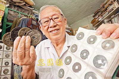 使用交換貨幣，使 美元 默認貨幣。 點擊 美國美元 或 港元 之間的轉換，貨幣和所有其他貨幣。 港元 是貨幣香港 (hk, hkg) 。 美國美元 是貨幣美洲薩摩亞 (as, asm), 英屬維爾斯群島 (vg, vgb, bvi), 薩爾瓦多 (sv. 弟弟愛古錢幣珍貴罕有 - 香港文匯報