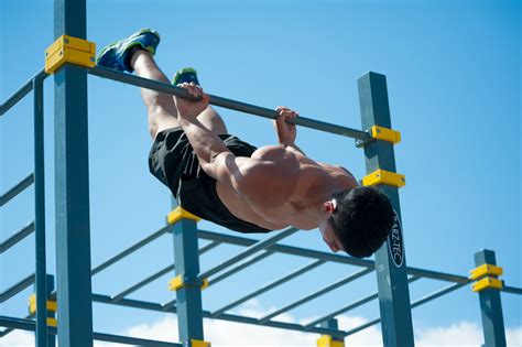Take your bodyweight training (and your body) to the next level with the best calisthenics exercises to build strength, add muscle, and lose weight. Calisthenics: cos'è benefici e programmi di allenamento ...