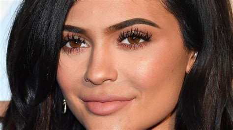 Kylie Jenners Lip Kits Raise Half A Million Dollars For Charity Teen Vogue