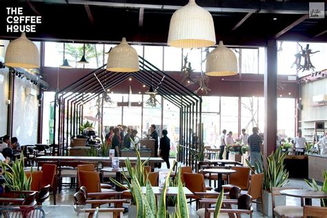 Coffee houses reflected the character of their neighborhoods. The Coffee House - Nguyễn Thị Thập - Ghiền cafe