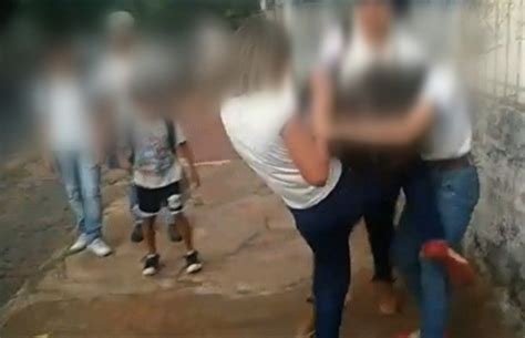 G1 Vídeo Mostra Briga Entre Duas Alunas Na Porta De Escola Em Goiás