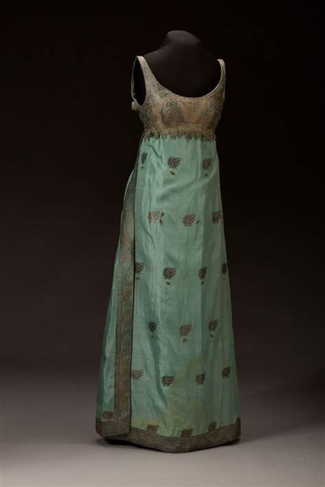 The neckline was described as the portrait type and the skirt was a bouffant style. The untold story of Ann Lowe, the black designer behind ...