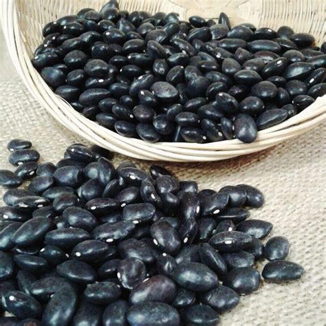Antes de empezar a cocinar, debemos tener las alubias en remojo durante toda la noche. Alubia Negra de Tolosa - El Granel de Corredera
