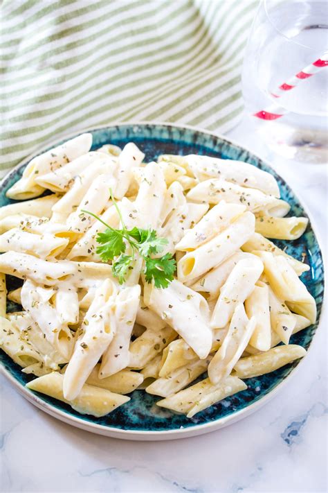 Creamy garlic pasta (original version) | slimming world. Creamy Garlic Pasta | I Knead to Eat