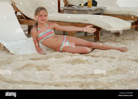 13 Bis 14 Jahre Bikini Fotos Und Bildmaterial In Hoher Auflösung Alamy