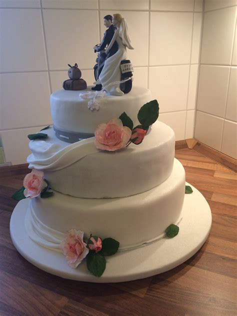 Besondere Anlässe 1 3-stöckige Hochzeitstorte
