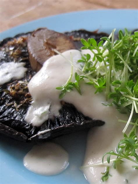 Der begriff „portobello pilz bezeichnet lediglich einen sehr groß geratenen champignon. Gegrillte Portobello Pilze mit Cashew Creme (Vegan) | The ...