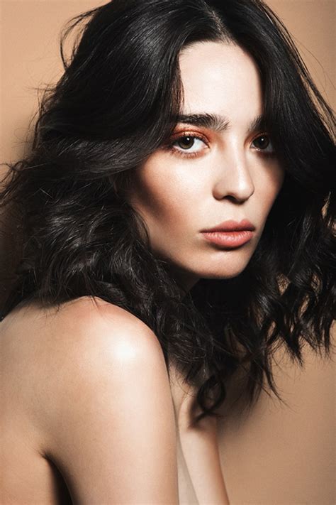Cristina rubinetterie proposes an extensive range of mixer taps for use in the bathroom and kitchen, and shower systems, all with a high level of design and technology. CRISTINA PICCONE - Orange Marketing®