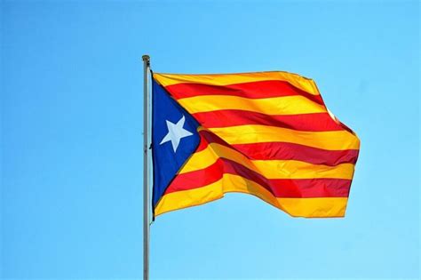 Catalan Flags Difference Between La Senyera And Lestelada Bunkers