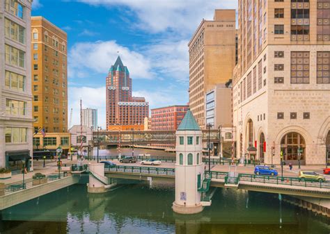 Best Milwaukee neighborhoods to stay and visit