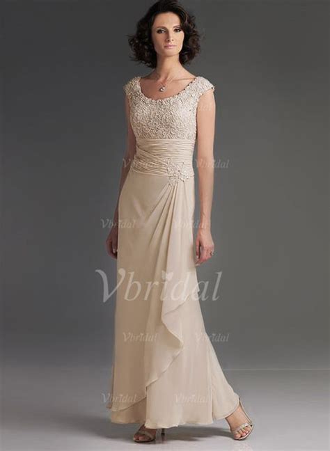 Das hochzeitskleid präsentiert sich in zarter spitze und. Pinterest