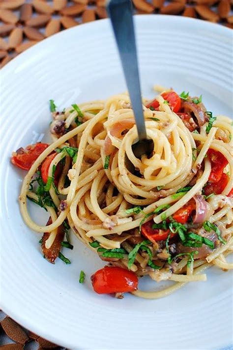 Traditional recipe for spaghetti alla puttanesca. 16 Pioneer Woman Recipes You Can Make in 16 Minutes ...