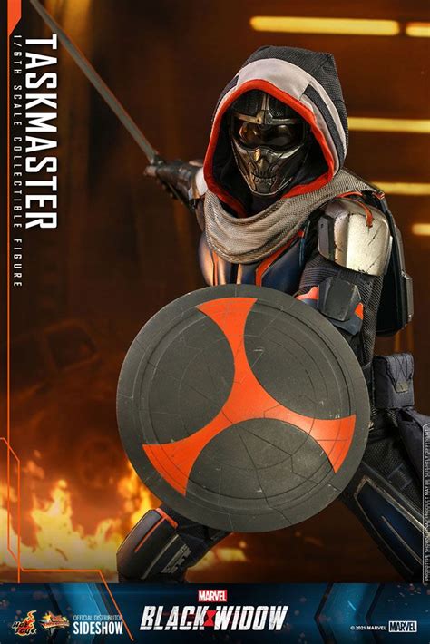 Taskmaster is a commander of the red room who possesses uncanny photographic reflexes that allow him to mimic the fighting techniques of other individuals. Black Widow Movie Masterpiece Action Figure 1/6 Taskmaster 30 cm - ForbiddenPlanet International