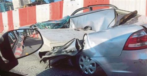 Highway concessionaire projek lintasan kota holdings sdn bhd (prolintas) said the accident the trailer is not involved or linked to the construction of the suke highway in any way, it said in a. Wanita nyaris maut, konkrit lebuh raya hempap kereta ...