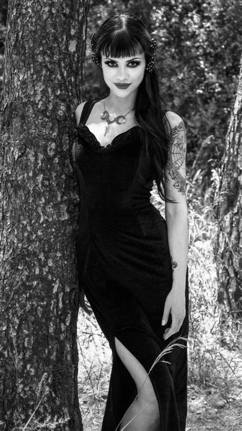 pin by gilbert cisneros on screen shots 2 gothic fashion women gothic outfits goth beauty